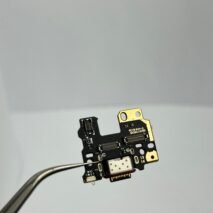 CONECTOR DE CARGA SUB PLACA MOTO EDGE 50